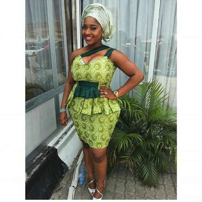 Simple Sexy and Stunning Ankara styles For The Fashion Lovers...
