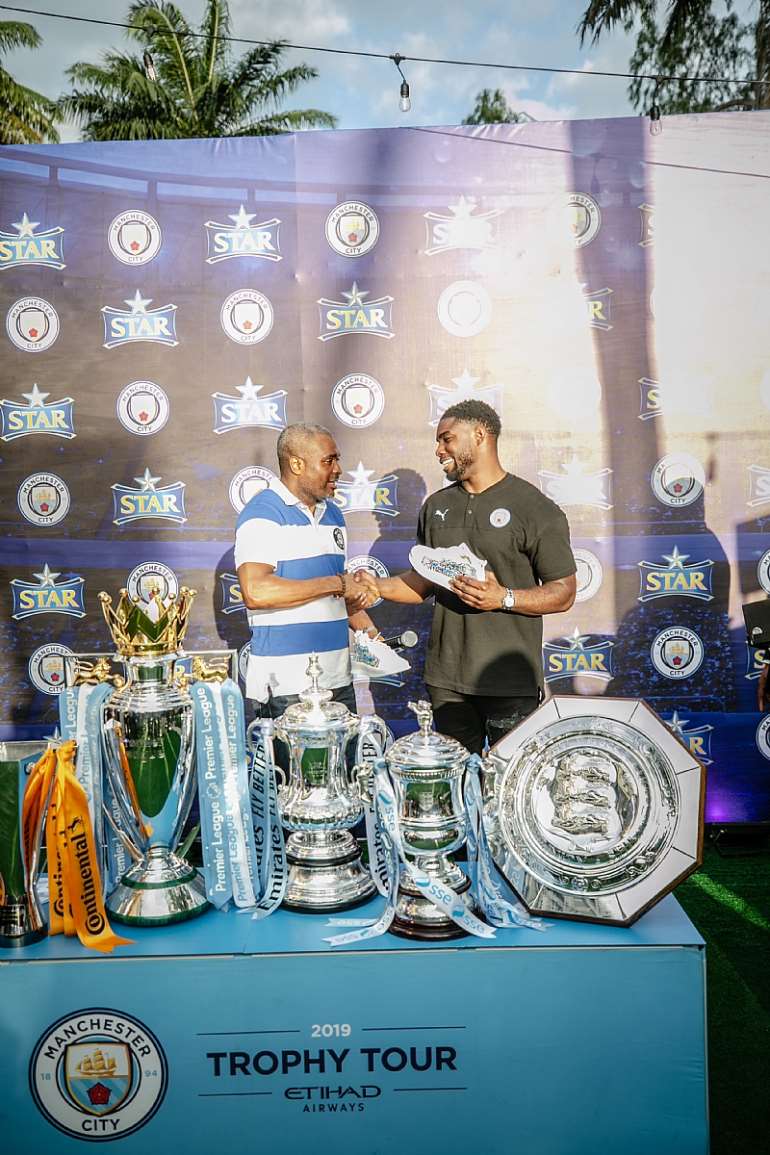 92201970146 star mancity trophy tour128