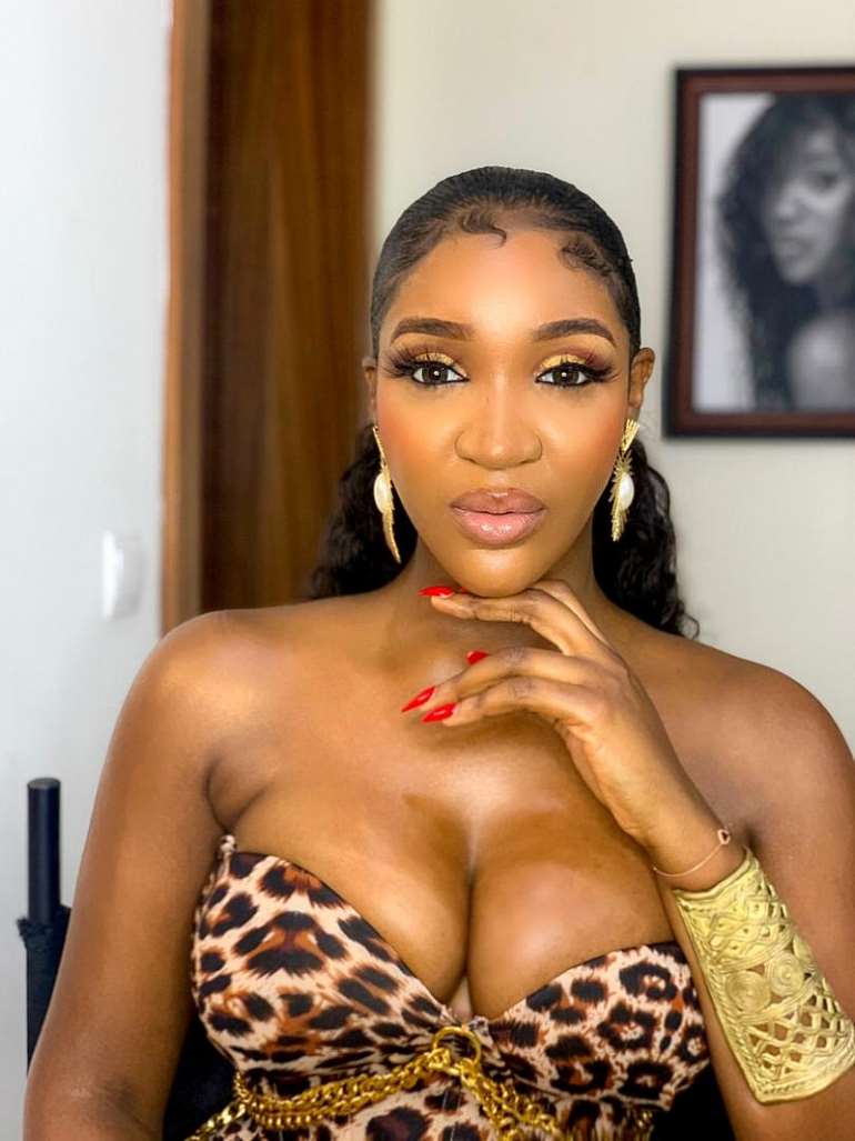 38202153231 idia aisien coming to america outfit