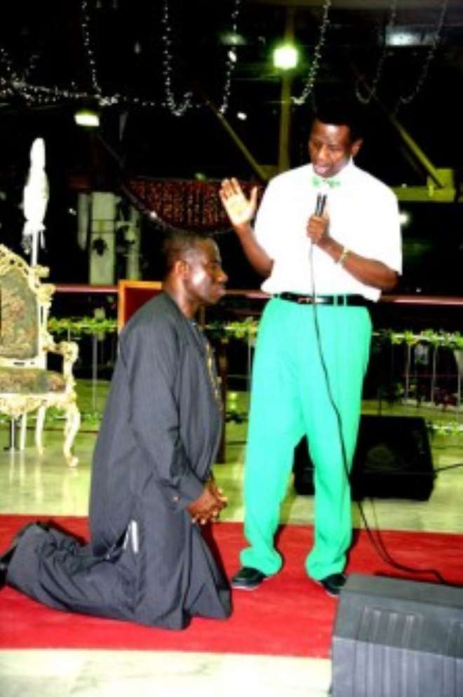 Pastor Adeboye Prays For President Jonathan