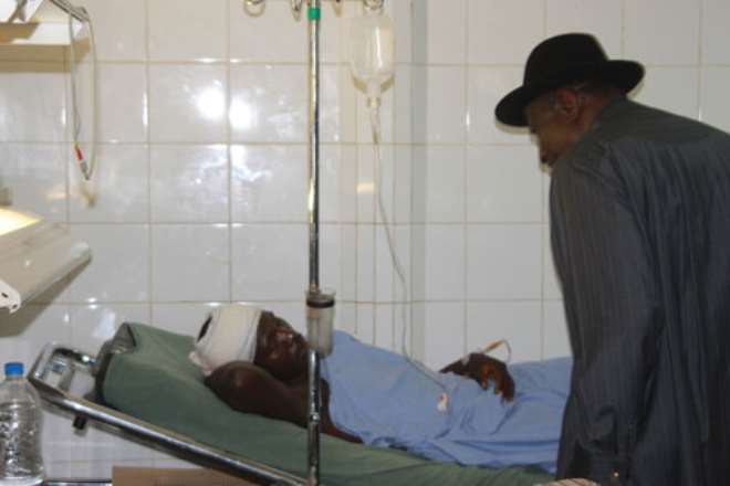President Goodluck Jonathan comisserating with a victim of Friday's Abuja Bomb Blast at the Intensive Care Unit, National Hospital, Abuja. 02/10/2010