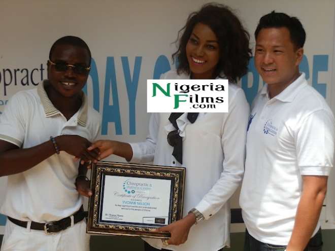 Yvonne Nelson receiving her recognition 