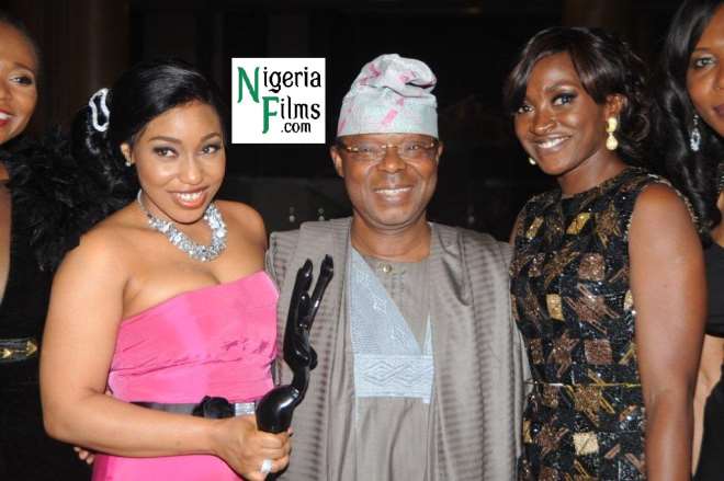Chairman of Airtel Nigeria, Dr. Oba Otudeko (CFR) flanked by the winner of the Best Actress in the leading Role award, Rita Dominic (left) and actress, Kate Henshaw, during the 8th African Movies Academy Awards