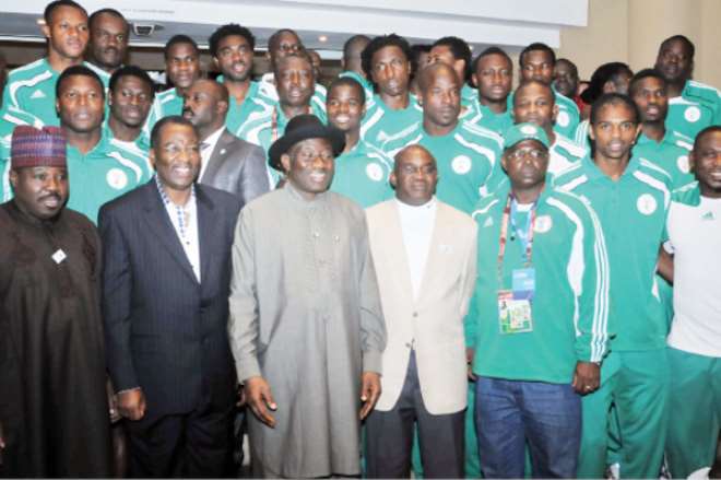President Goodluck Jonathan, Governors Gbenga Daniel of Ogun, Modu Sheriff of Borno, President of the Senate, David Mark and Sports Minister, Isa Bio in a group photograph with the Super Eagles team after a meeting with the team in Johannersburg, South Af