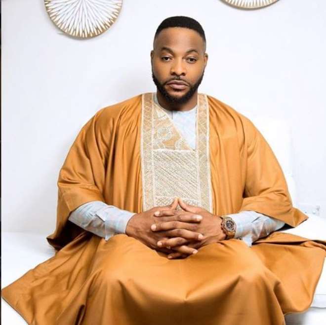 Actor, Bolanle Ninalowo looks Bold in Agabda Outfit.