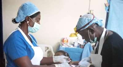 Doctor Linda Ayade Performs Surgeries On Sick Patients