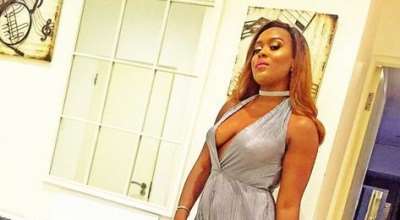 Singer, Emma Nyra Flashes N!pple in Public (photo)